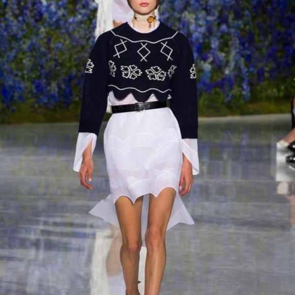 Christian Dior scalloped cropped sweater Spring 2016 Collection - Picture 1 of 5
